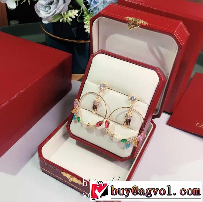 芸能人カルティエ ピアズ 新作 レディース30代の女性に人気CARTIER コピー アクセサリー 結婚式キレイめコーディネート