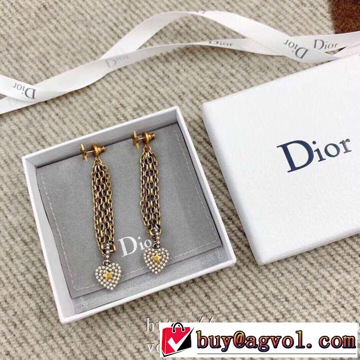 シンプルなファッション イヤリング  さらに魅力的  ディオール スタイルアップ DIOR