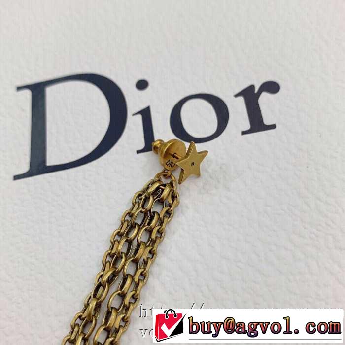 シンプルなファッション イヤリング  さらに魅力的  ディオール スタイルアップ DIOR