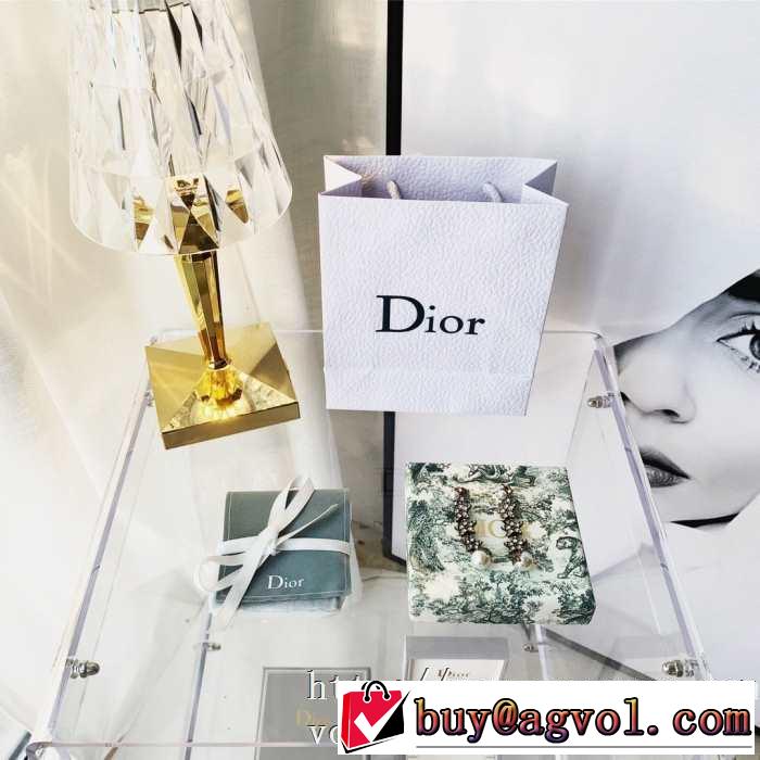 イヤリング  有名ブランドです ディオール着こなしを楽しむ  DIOR 限定品が登場
