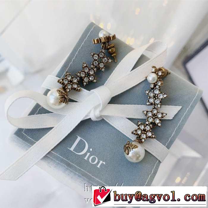 イヤリング  有名ブランドです ディオール着こなしを楽しむ  DIOR 限定品が登場