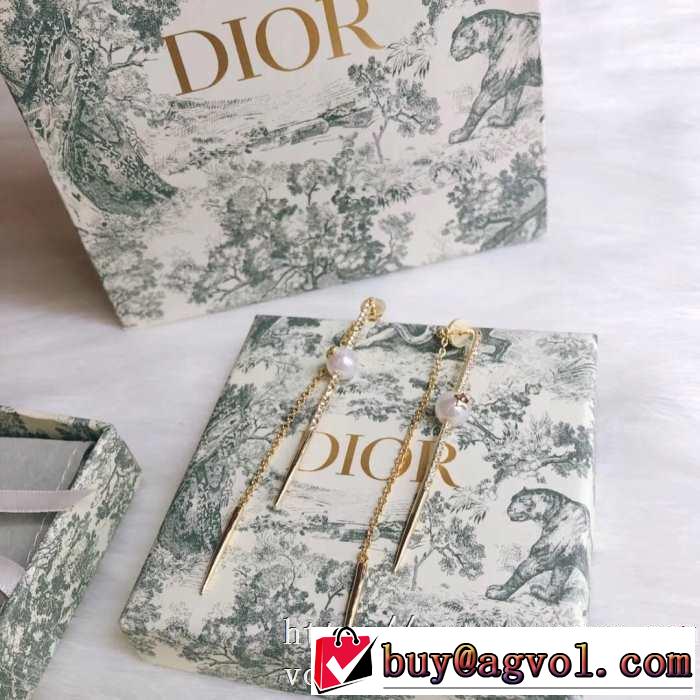 ディオール春夏コレクション新品  DIOR 大活躍する イヤリング 普段見ないデザインばかり