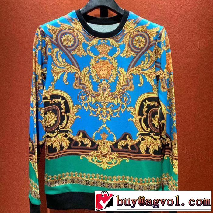 プルオーバーパーカー 2019秋冬最重要アイテム VERSACE ヴェルサーチ  防寒性も抜群
