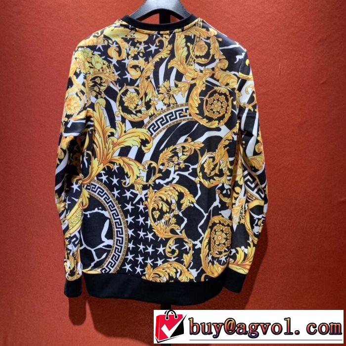 VERSACE 価値大の2019SS秋冬アイテム ヴェルサーチ  おしゃれ感度が高い秋冬トレンド プルオーバーパーカー