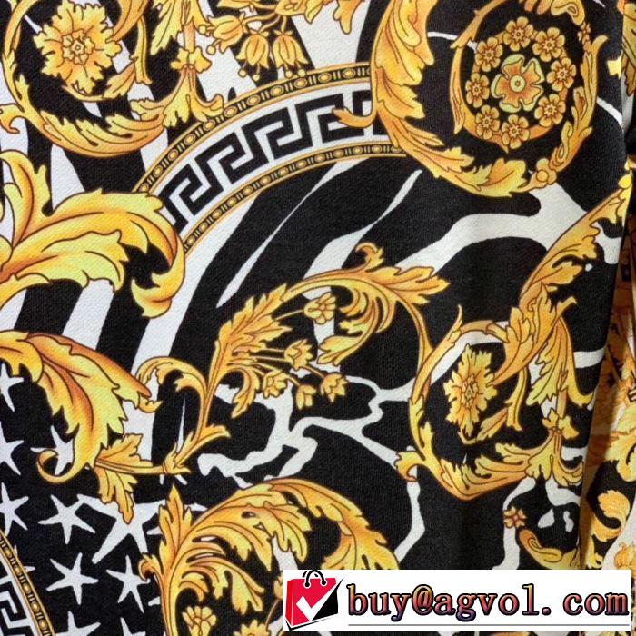 VERSACE 価値大の2019SS秋冬アイテム ヴェルサーチ  おしゃれ感度が高い秋冬トレンド プルオーバーパーカー
