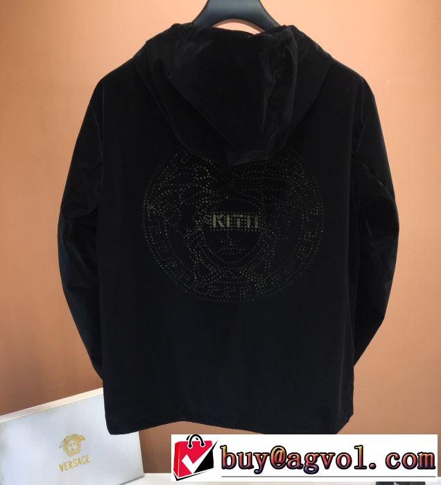 2020春新作VERSACE MEDUSA PRINT SWEATSHIRTヴェルサーチ 激安 ジップパーカーコーデ愛用者が多い定番大人の着こなし