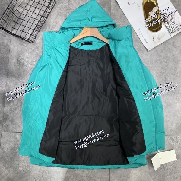 バレンシアガ BALENCIAGA 海外セレブ愛用 2020秋冬 ダウンジャケット バレンシアガスーパーコピー 海外セレブ愛用