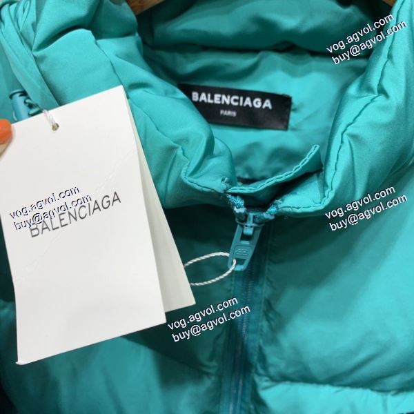 バレンシアガ BALENCIAGA 海外セレブ愛用 2020秋冬 ダウンジャケット バレンシアガスーパーコピー 海外セレブ愛用