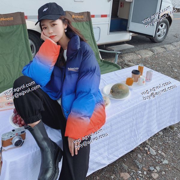 バレンシアガ BALENCIAGA 2020秋冬 ダウンジャケット 耐久性のある バレンシアガコピーブランド 虹のスタンドカラーのダウンジャケット