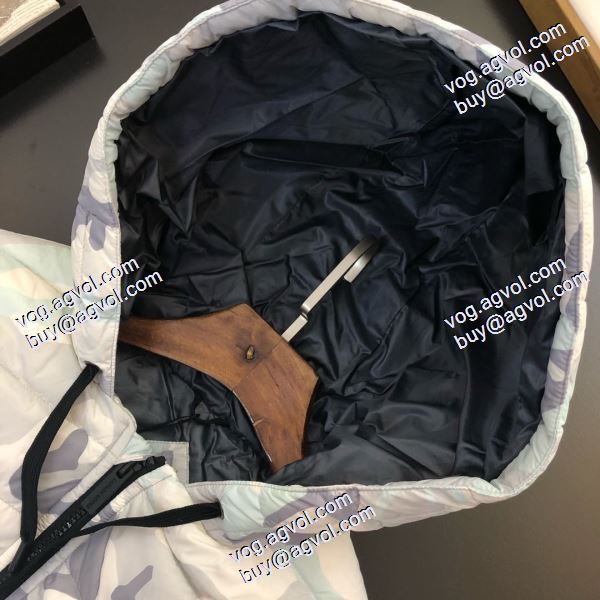 2020秋冬 極上の着心地 カナダグース Canada Goose 白迷彩ダウンジャケット プレミアムダウンコート CANADA GOOSEコピー ブランド