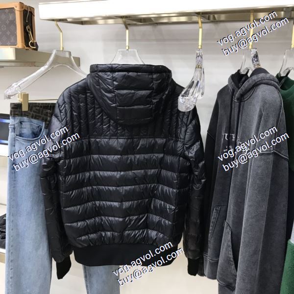 人気激売れ 2020秋冬 Canada Goose カナダグースコピーダウンジャケット 軽くて暖かい