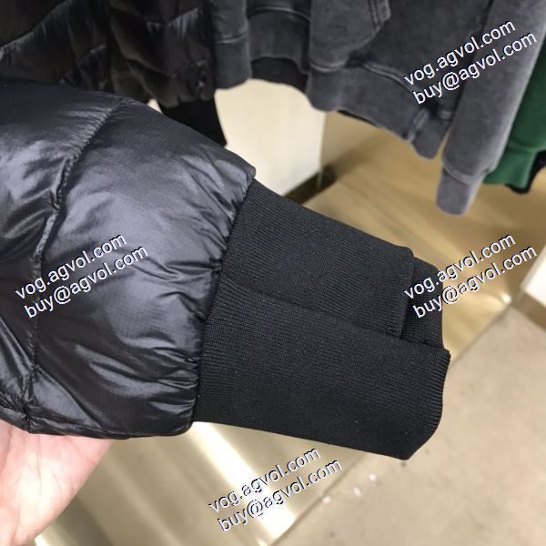 人気激売れ 2020秋冬 Canada Goose カナダグースコピーダウンジャケット 軽くて暖かい