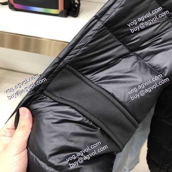 人気激売れ 2020秋冬 Canada Goose カナダグースコピーダウンジャケット 軽くて暖かい