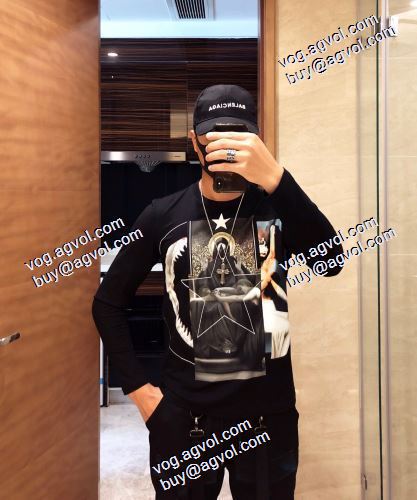  2020AW ジバンシーコピー偽物 長く愛用できる GIVENCHYコピー激安 人気販売中長袖 /ロングTシャツ  