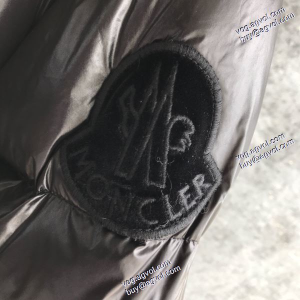 お洒落に魅せる 2020AW ダウンジャケット メンズ MONCLERブランドコピー 寒い季節にピッタリの一枚