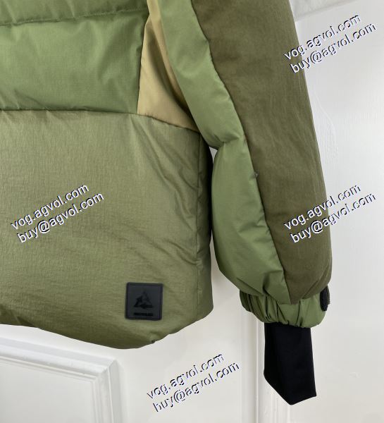 ダウンジャケット MONCLER モンクレール ブランドスーパーコピー 大絶賛の履き心地! 2020秋冬 厳しい寒さに耐える