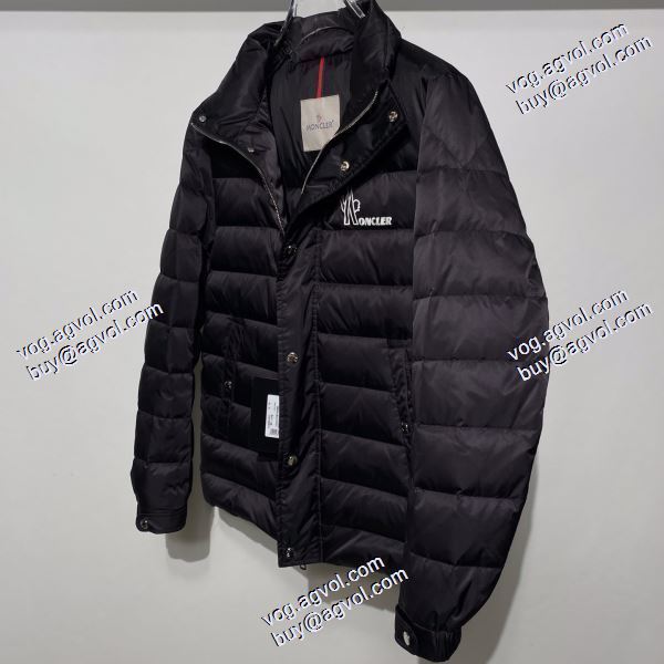 一味違うケーブル編みが魅力満点 モンクレール MONCLER 2020秋冬 高レベルの保温性 モンクレールブランドスーパーコピー ダウンジャケット