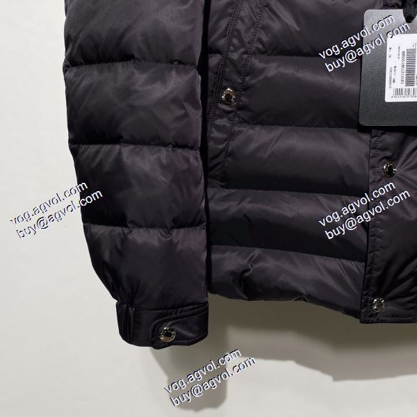 一味違うケーブル編みが魅力満点 モンクレール MONCLER 2020秋冬 高レベルの保温性 モンクレールブランドスーパーコピー ダウンジャケット