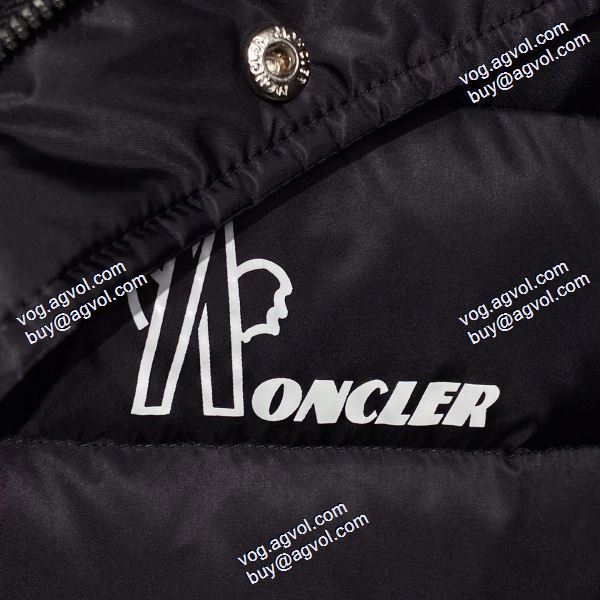 一味違うケーブル編みが魅力満点 モンクレール MONCLER 2020秋冬 高レベルの保温性 モンクレールブランドスーパーコピー ダウンジャケット