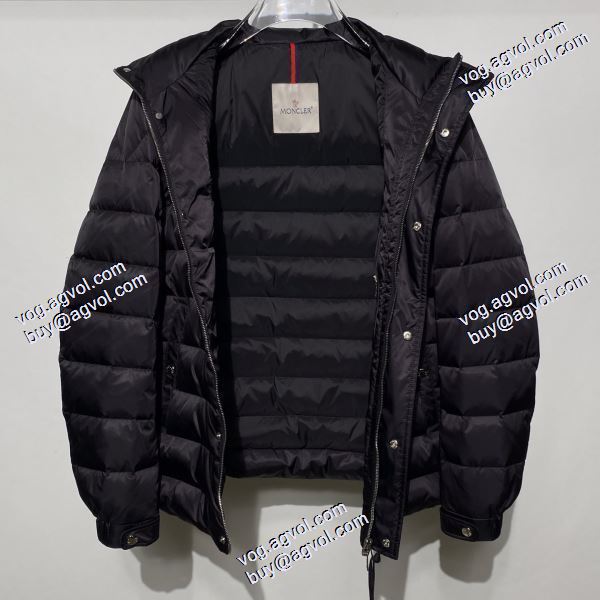 一味違うケーブル編みが魅力満点 モンクレール MONCLER 2020秋冬 高レベルの保温性 モンクレールブランドスーパーコピー ダウンジャケット