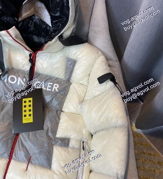 防風性に優れ モンクレール MONCLERコピー 2020秋冬 人気雑誌掲載 透明ダウンジャケット ふわふわな感触