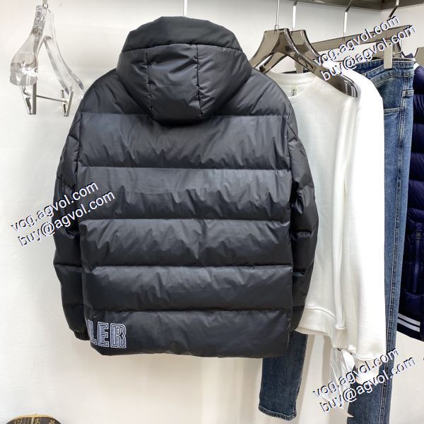 MONCLERブランド コピー 大人キレイに仕立てる 秋冬 ダウンジャケット 防風性にも優れた