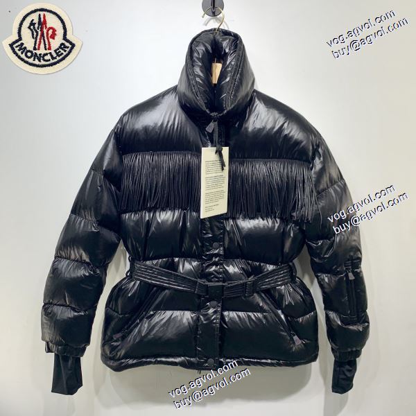ボディラインにぴったり MONCLERコピーブランド 3色可選 存在感のある 2020AW ダウンジャケット
