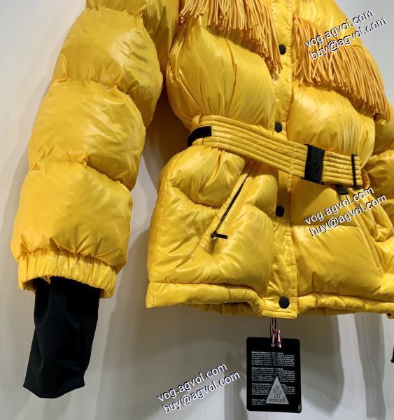 ボディラインにぴったり MONCLERコピーブランド 3色可選 存在感のある 2020AW ダウンジャケット