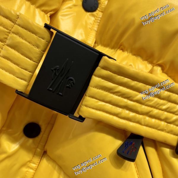ボディラインにぴったり MONCLERコピーブランド 3色可選 存在感のある 2020AW ダウンジャケット