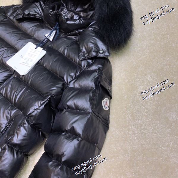 肌触り柔らかく MONCLERブランドスーパーコピー  2020AW 落ち着いた感覚 ダウンジャケット