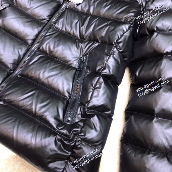 肌触り柔らかく MONCLERブランドスーパーコピー  2020AW 落ち着いた感覚 ダウンジャケット