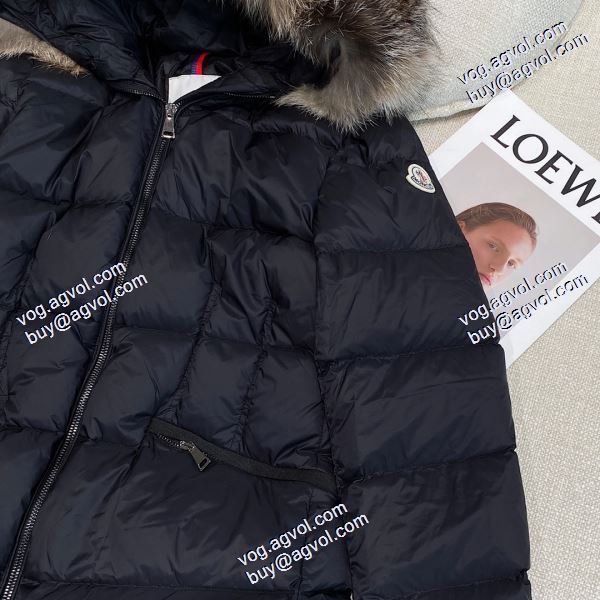 MONCLER モンクレール 主役になる存在感 モンクレールブランドコピー 2020秋冬 レディース 修身短款特大キツネ毛 ダウンジャケット 2色可選