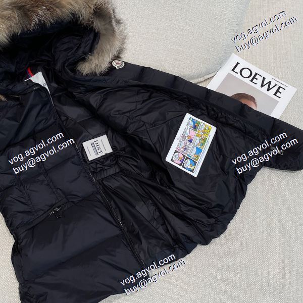 MONCLER モンクレール 主役になる存在感 モンクレールブランドコピー 2020秋冬 レディース 修身短款特大キツネ毛 ダウンジャケット 2色可選