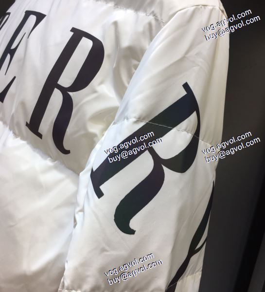 大絶賛の履き心地! ダウンジャケット 首周りもあったかい 2020秋冬  バーバリー BURBERRYスーパーコピー