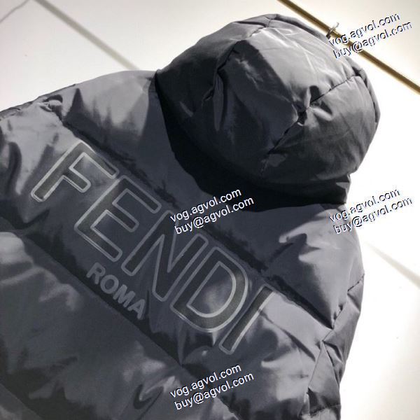 ダウンジャケット 2020秋冬 長く愛用できる フェンディ FENDIコピー ブランド 防寒具としての機能もバッチリ 2色可選 