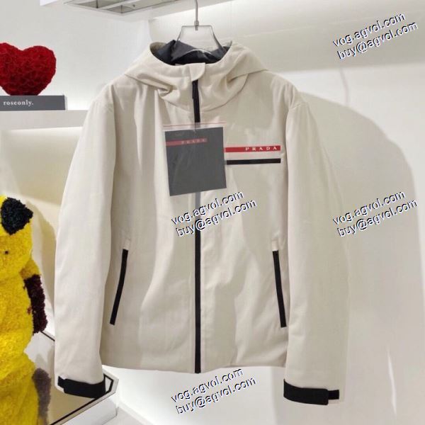 ダウンジャケット 2020秋冬  プラダ PRADAブランド コピー 保温性を発揮する 2色可選 風合いが出る 