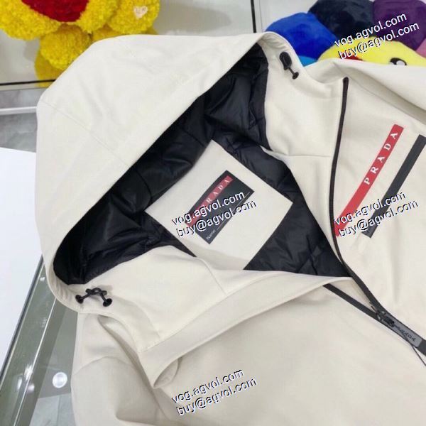 ダウンジャケット 2020秋冬  プラダ PRADAブランド コピー 保温性を発揮する 2色可選 風合いが出る 