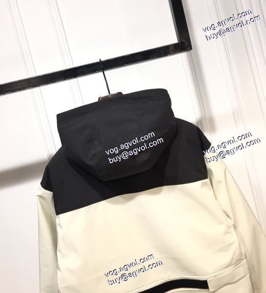 軽くて暖かい 2色可選 先行販売  プラダ PRADAスーパーコピー 激安 ダウンジャケット 2020秋冬 