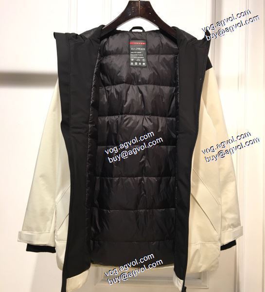 軽くて暖かい 2色可選 先行販売  プラダ PRADAスーパーコピー 激安 ダウンジャケット 2020秋冬 