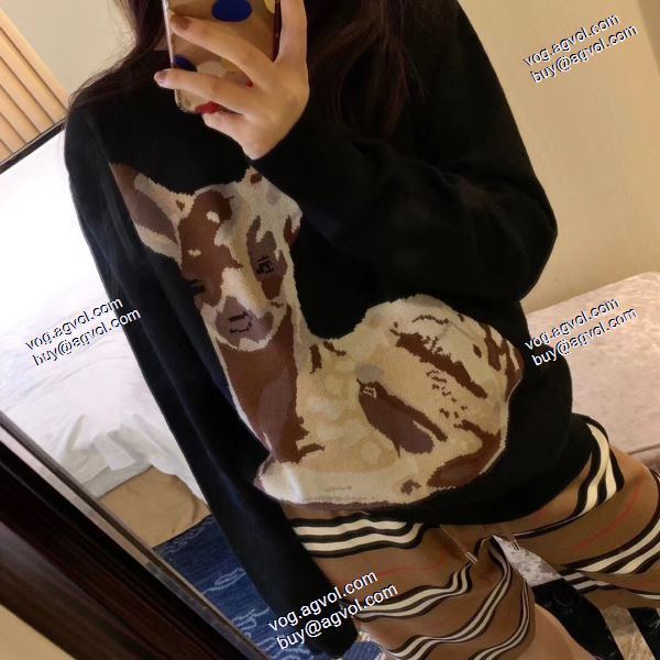 BURBERRYスーパーコピー 激安 バーバリー 2020AW プルオーバーパーカーコスパ最高のプライスBURBERRY  子鹿の丸首ニットセーター