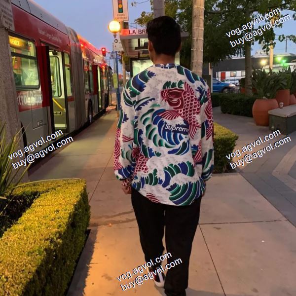 高品質 人気 シュプリーム SUPREME 長袖Tシャツ 2020秋冬 锦鲤浪花男女レジャーゆったり長袖TシャツコイTEE 2色可選