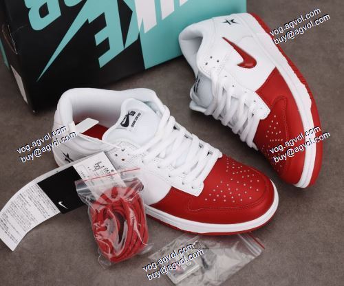 リゾートスタイル Supreme x Dunk SB  優しい履き心地 SUPREMEブランド 偽物 通販スニーカー