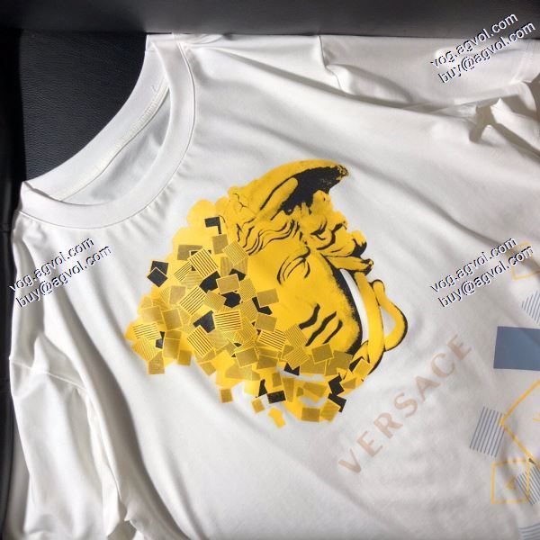 入手困難ヴェルサーチVERSACE 2020春夏新作 Tシャツ/半袖 高評価の人気品 2色可選