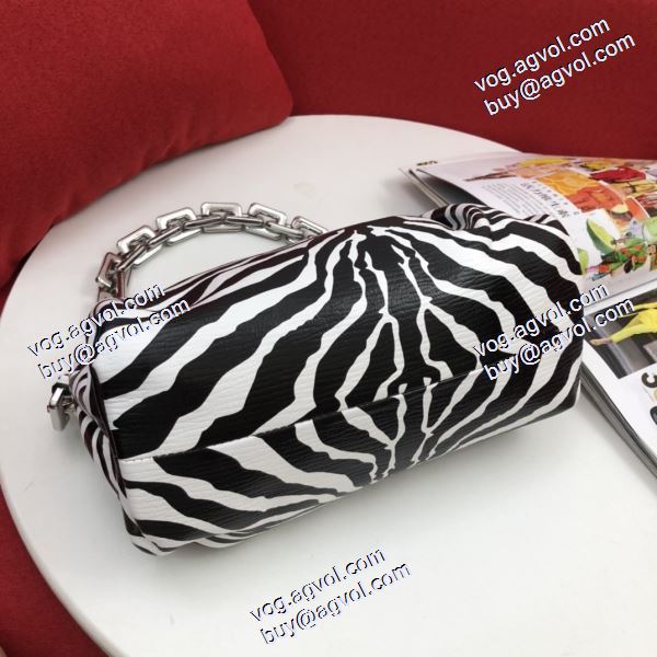 BOTTEGA VENETA コピー 2色可選 Bottega Veneta The Chain Pouch レディースバッグ 数に限りがある ボッテガ ブランドコピー 雲包ポーチ