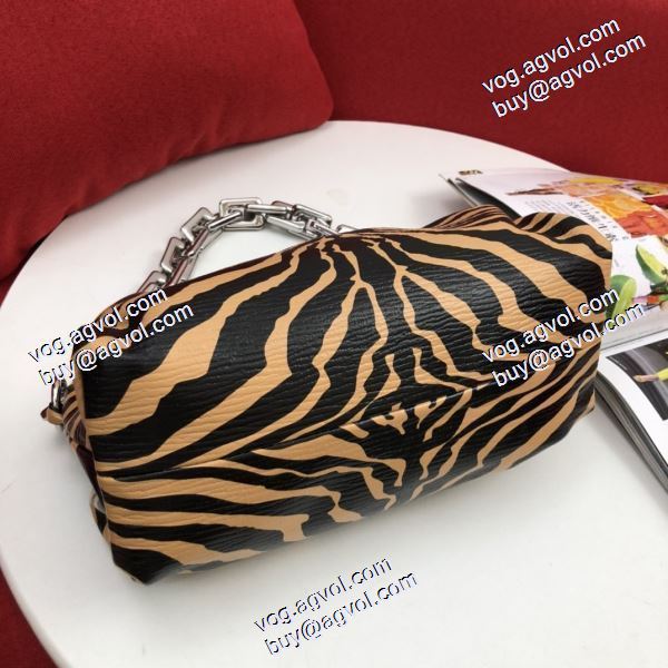 BOTTEGA VENETA コピー 2色可選 Bottega Veneta The Chain Pouch レディースバッグ 数に限りがある ボッテガ ブランドコピー 雲包ポーチ