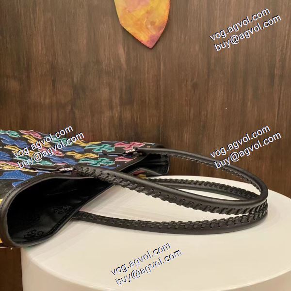 高級感溢れるデザイン CHROME HEARTS コピー 2020秋冬 数に限りがある イタリアの輸入の牛革です シルバー925 クロスの色のアクセサリーバッグ