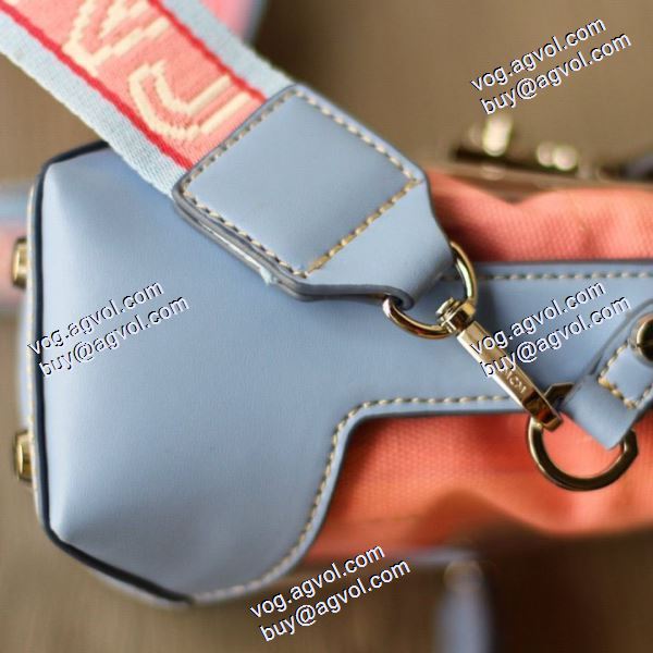 2色可選 MCMコピー ファッション 人気 2020秋冬新作SOFT BERLINレトロミニポーチ レディースバッグ 6242 ハンドバッグ