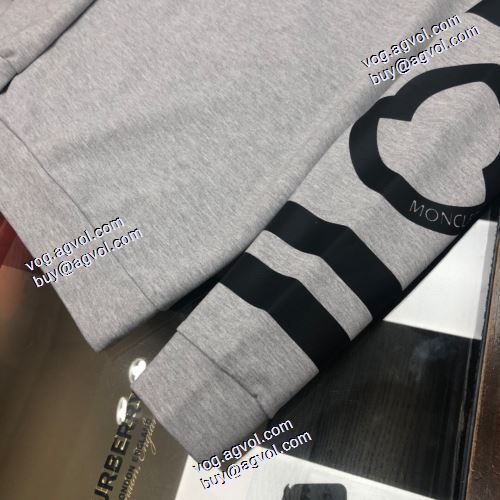  オリジナル セレブ風 MONCLERコピー  プルオーバーパーカー2色可選肌触りの気持ちい〜 2020AWルイ ヴィトンコピー偽物 通販激安