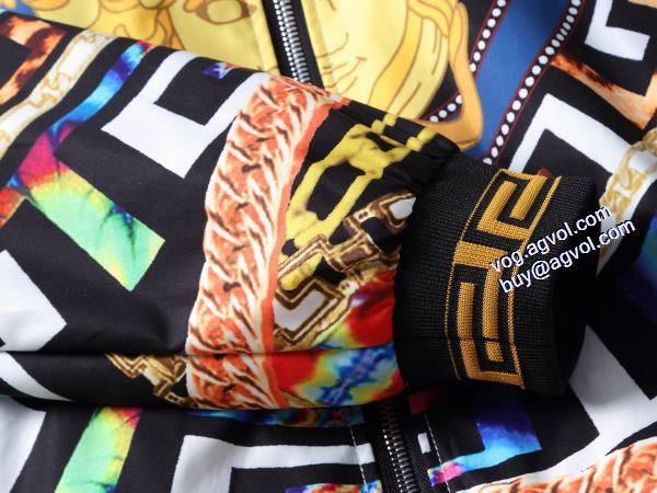 ブルゾンファション性の高い ヴェルサーチコピー 2020秋冬新作 秋の定番 VERSACE コピー