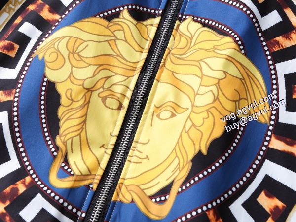 ブルゾンファション性の高い ヴェルサーチコピー 2020秋冬新作 秋の定番 VERSACE コピー
